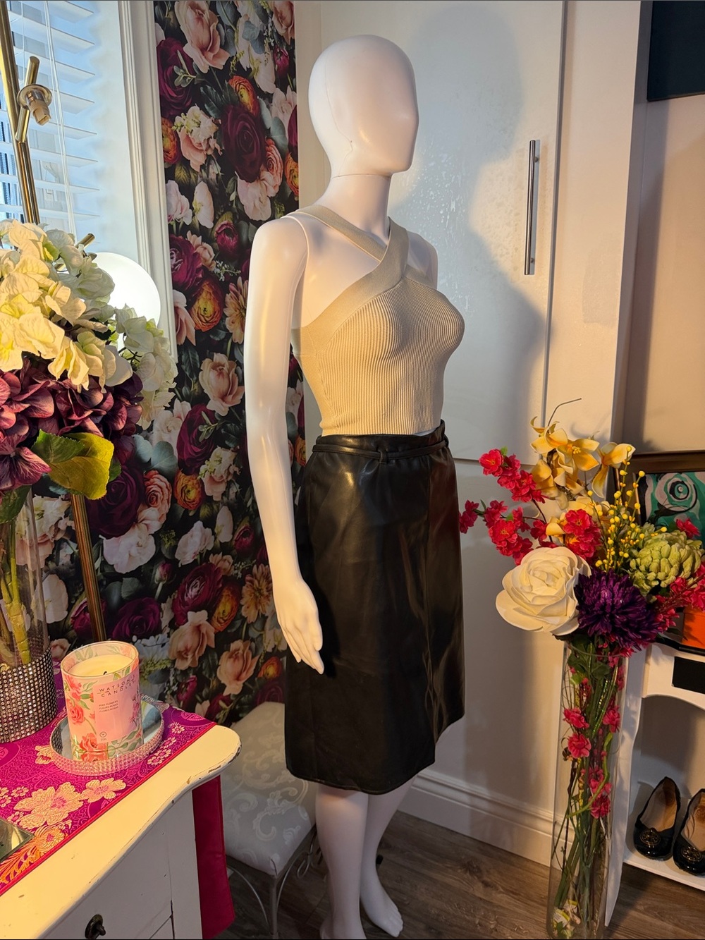 Reitmans Black Faux Leather Pencil Skirt — Classic Knee-Length